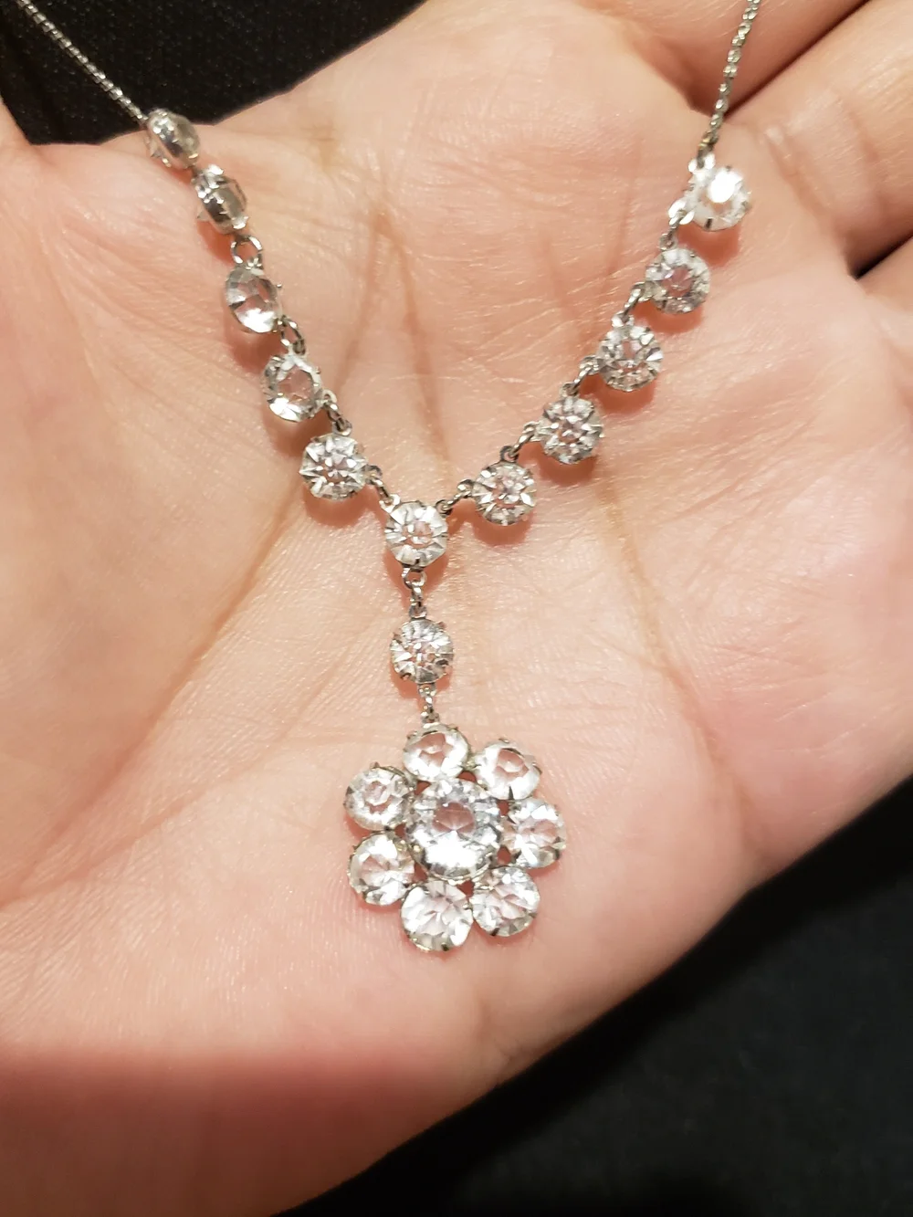 Vintage Sparkling  Floral Crystal Pendant Necklace.